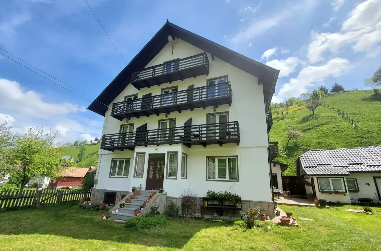 Casa Iulian - Pensiune Turistică Montană